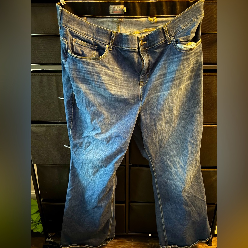 Torrid Flared Bootcut Jeans - Size 26 (Never Worn!)